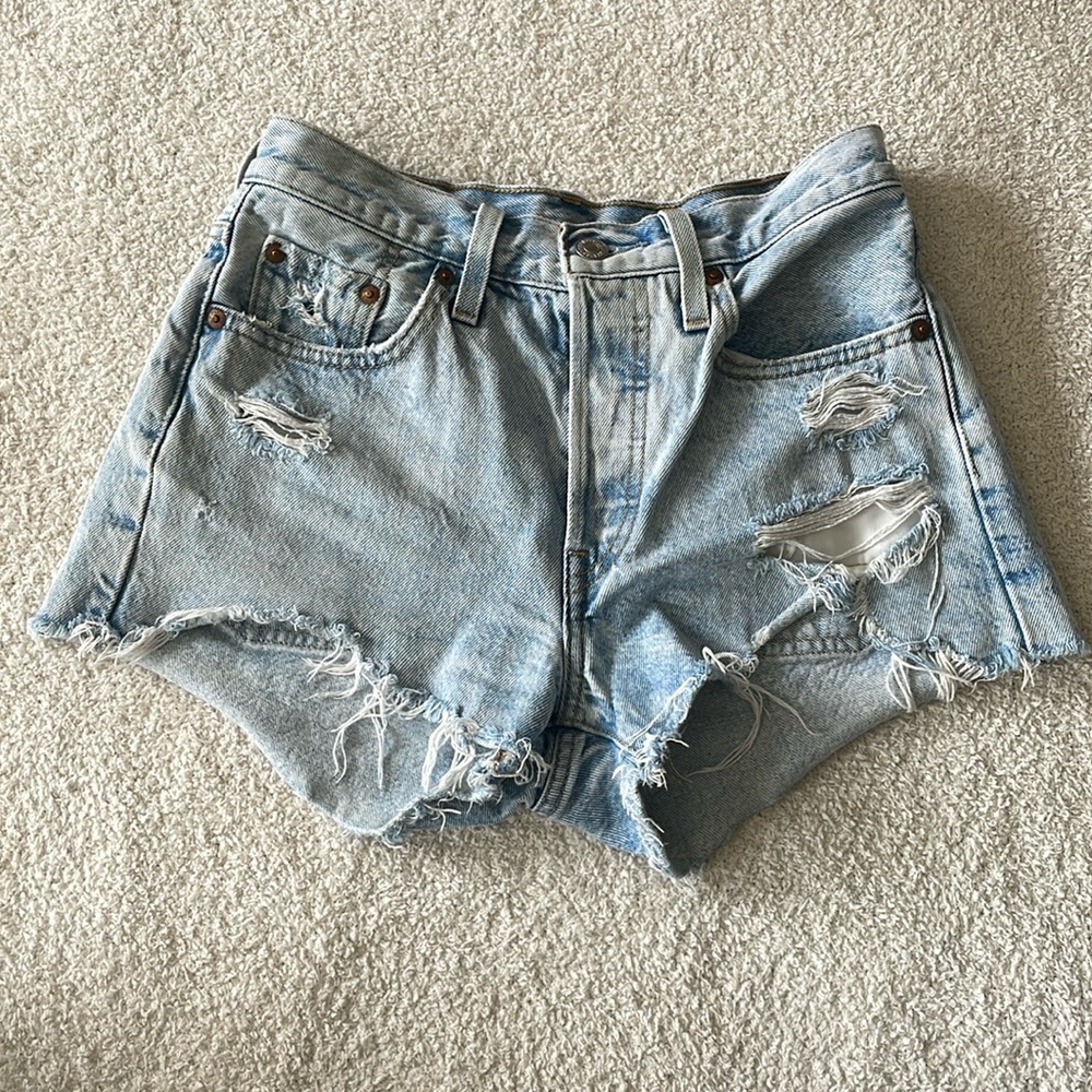 LEVIS JEAN SHORTS 25